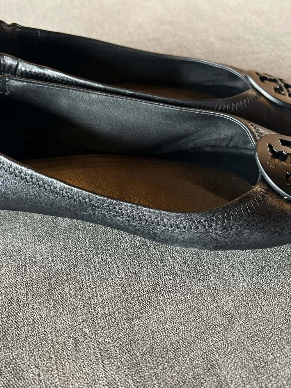 Tory Burch Black Leather Logo Round-Toe Ballet Flats - Picture 2 of 4